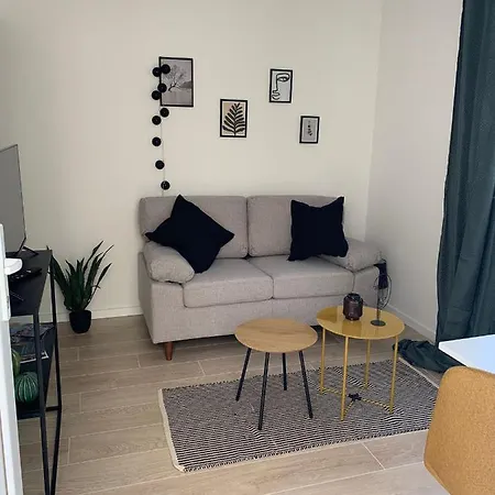 A Cosy Renovated One Bedroom With Parking Space And Near The Sea And The Historical Center Apartmán