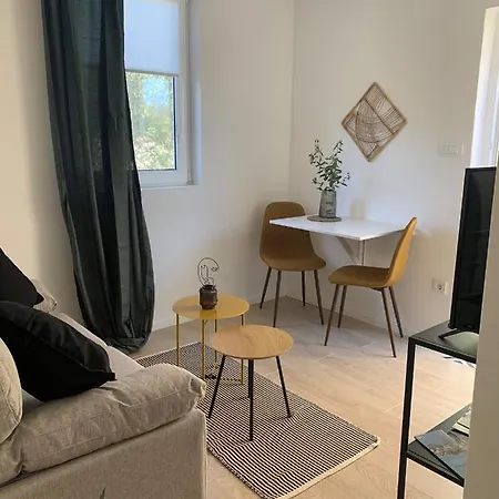 Apartamento A Cosy Renovated One Bedroom With Parking Space And Near The Sea And The Historical Center Primošten