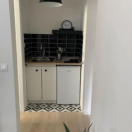 A Cosy Renovated One Bedroom With Parking Space And Near The Sea And The Historical Center *