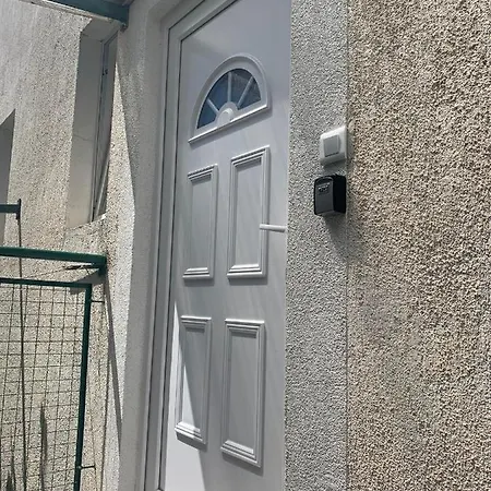 A Cosy Renovated One Bedroom With Parking Space And Near The Sea And The Historical Center * Primošten