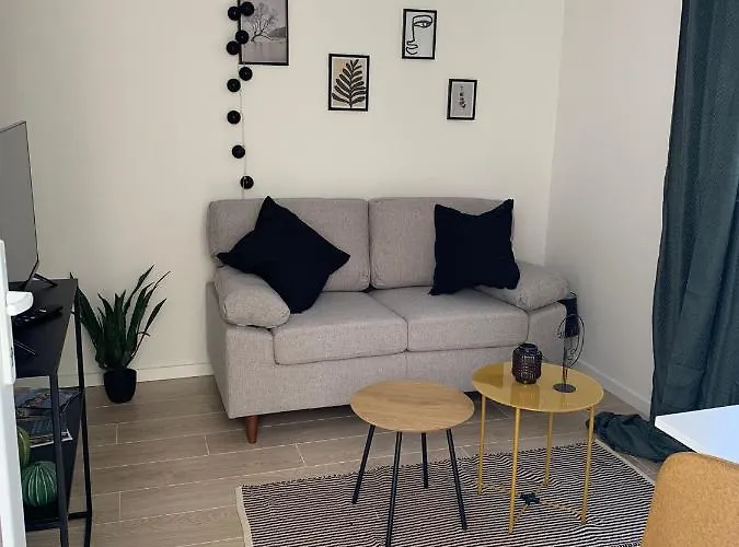 A Cosy Renovated One Bedroom With Parking Space And Near The Sea And The Historical Center Appartement