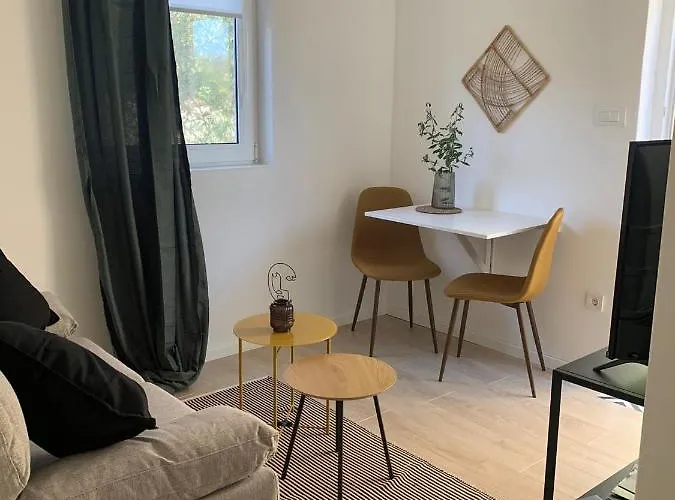 Appartement A Cosy Renovated One Bedroom With Parking Space And Near The Sea And The Historical Center Primošten