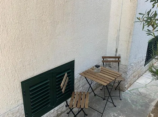 A Cosy Renovated One Bedroom With Parking Space And Near The Sea And The Historical Center Primošten