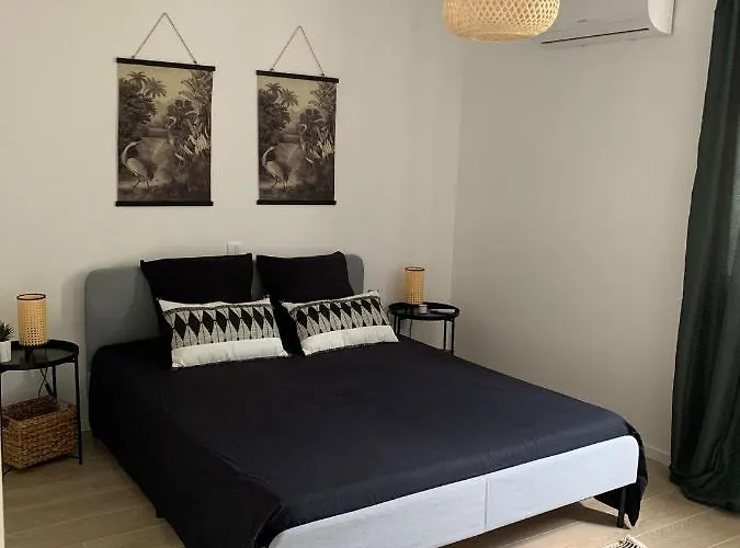 Appartement A Cosy Renovated One Bedroom With Parking Space And Near The Sea And The Historical Center *