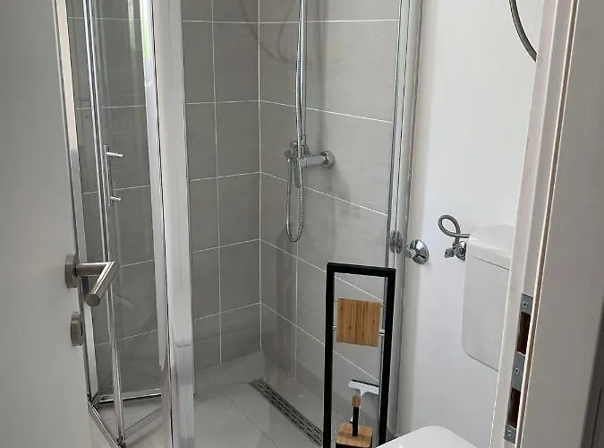 A Cosy Renovated One Bedroom With Parking Space And Near The Sea And The Historical Center Appartement *